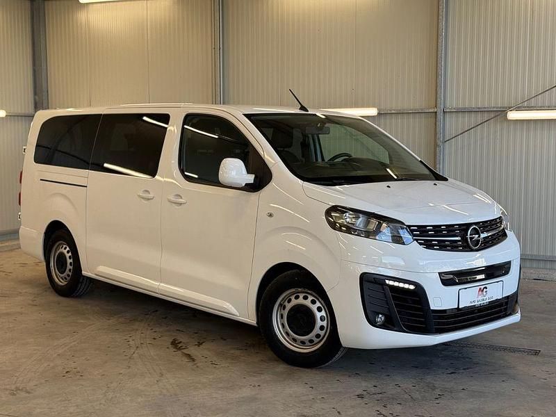 Weiß Gebraucht 2021 Opel Vivaro-e Combi Van | 20.990 € - Bild 1/4