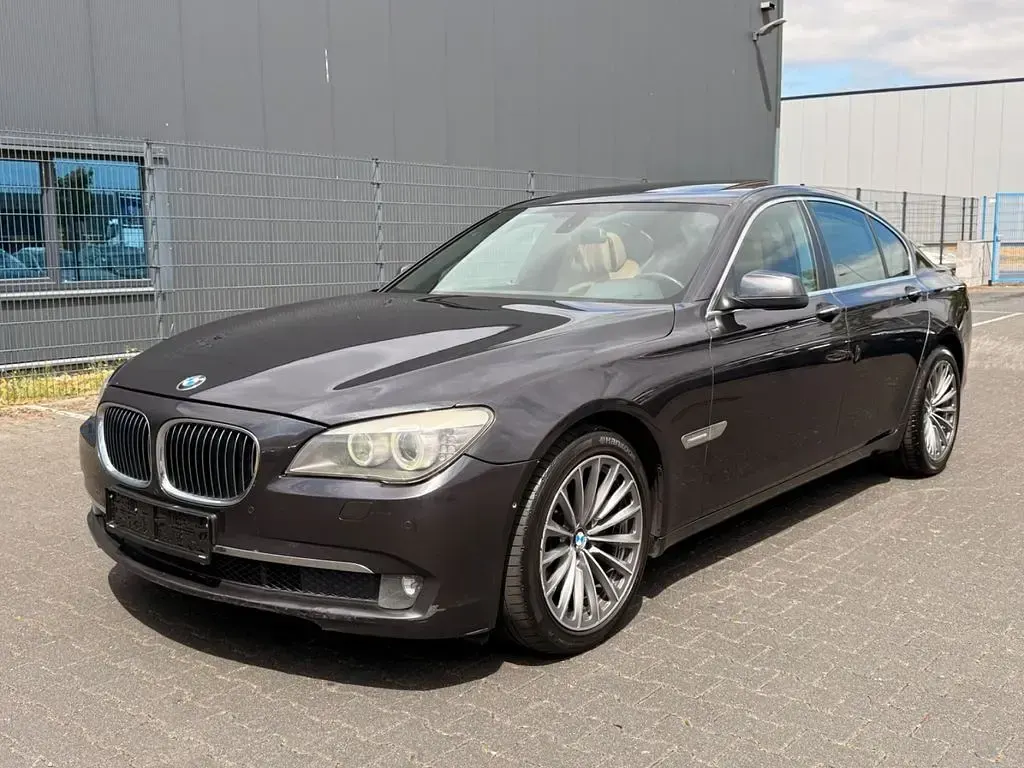 Gebraucht BMW 730 Sport Line 245 PS (180 kW) 2011 Grau Limousine