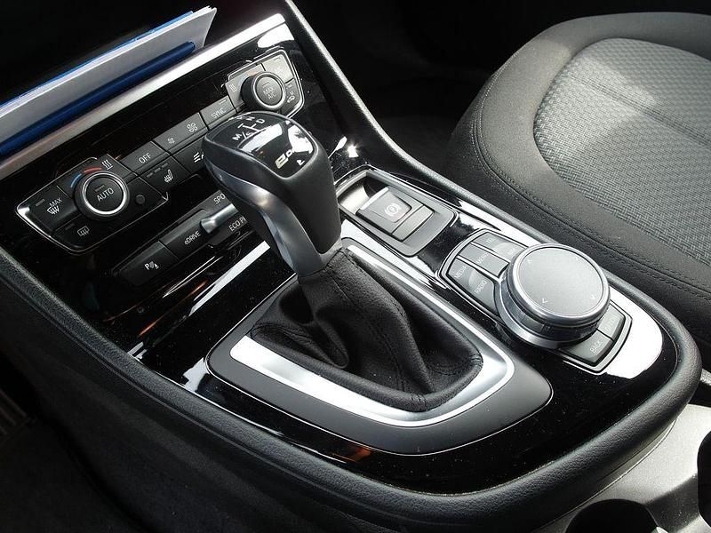 Gebraucht BMW 225 Active Tourer Advantage 224 PS (164 kW) 2016 Grau Van / Kleinbus