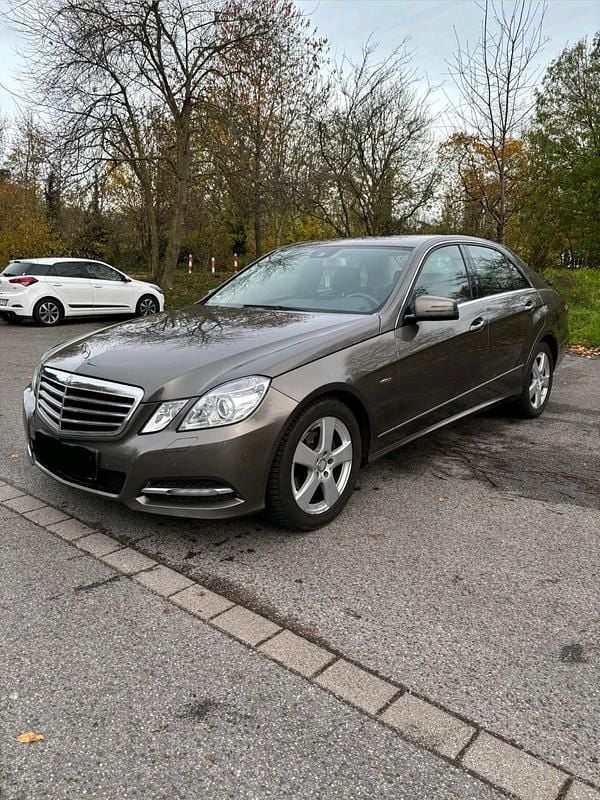 Gebraucht Mercedes E200 Avantgarde 184 PS (135 kW) 2011 Limousine