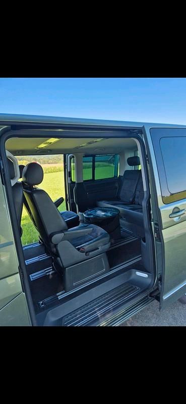 Gebraucht VW Multivan 176 PS (129 kW) 2012 Grün Van