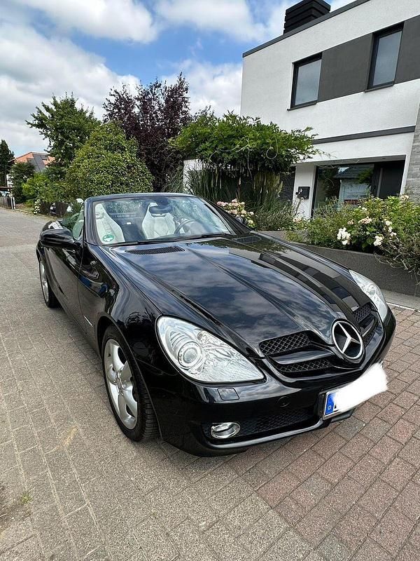 Schwarz Gebraucht 2008 Mercedes SLK200 Cabrio | 10.800 € (Fairer Preis) - Bild 1/4