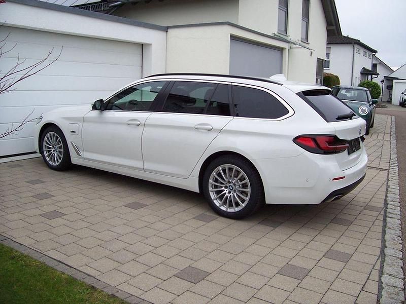 Gebraucht BMW 530e Performance 292 PS (214 kW) 2021 Weiß Limousine