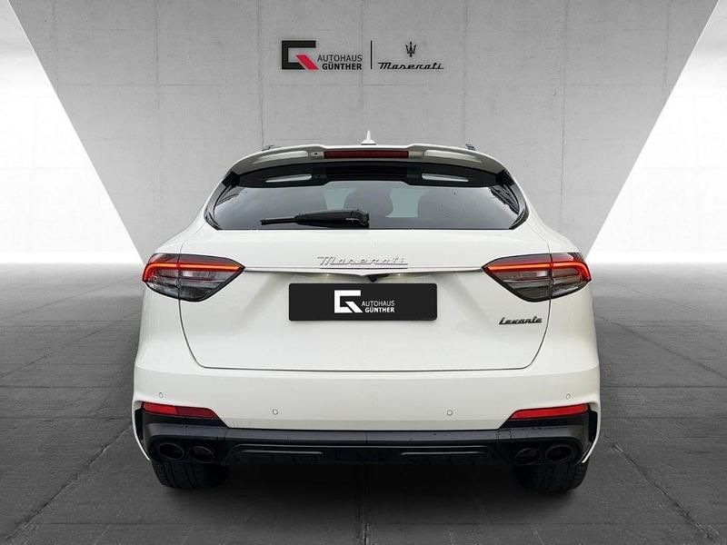Gebraucht Maserati Levante 430 PS (316 kW) 2023 Bianco pastello SUV