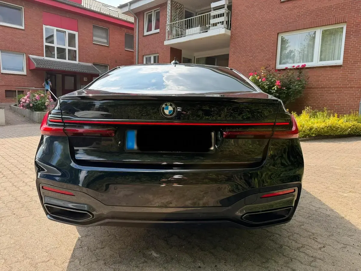 Gebraucht BMW 750 M Sport 400 PS (294 kW) 2019 Schwarz Limousine