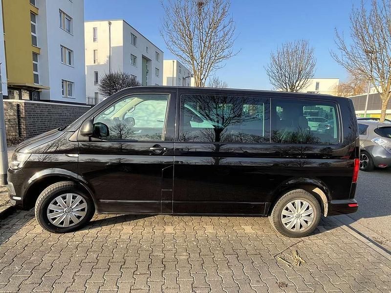 Gebraucht VW Multivan Trendline 102 PS (75 kW) 2018 Schwarz Van