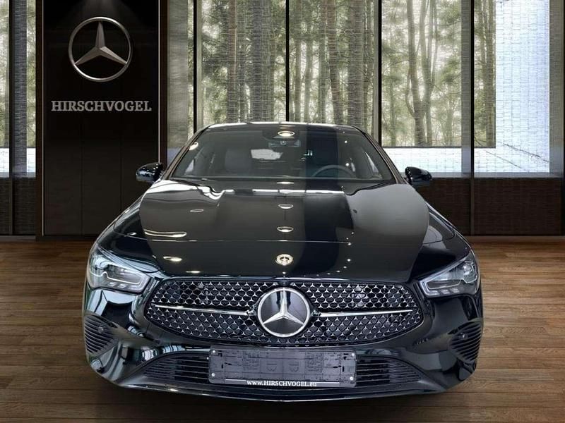 Gebraucht Mercedes CLA200 Shooting Brake Progressive 163 PS (119 kW) 2025 Nachtschwarz Kombi