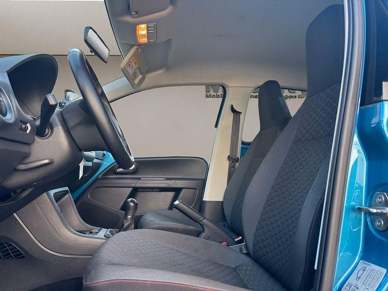 Second-hand VW up! Join 75 CP (55 kW) 2019 Albastru Hatchback