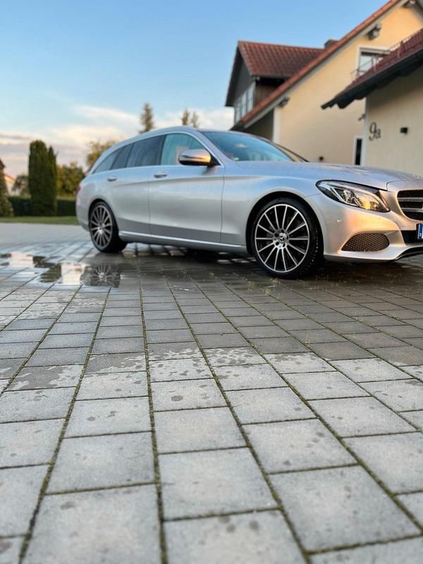 Silber Gebraucht 2016 Mercedes C400 Kombi | 28.500 € (Teuer) - Bild 1/4