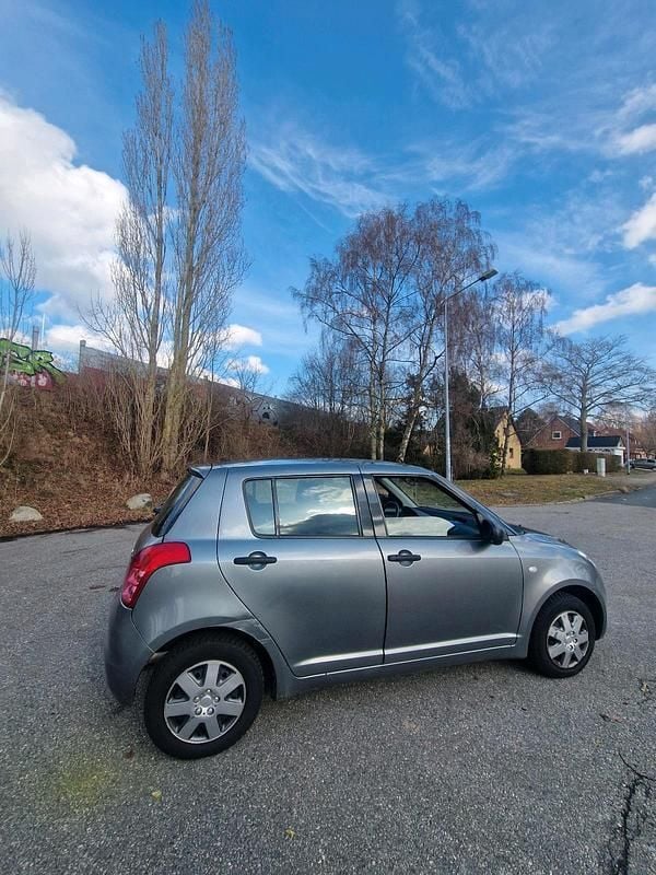 Gebraucht Suzuki Swift 92 PS (67 kW) 2009 Grau Kleinwagen