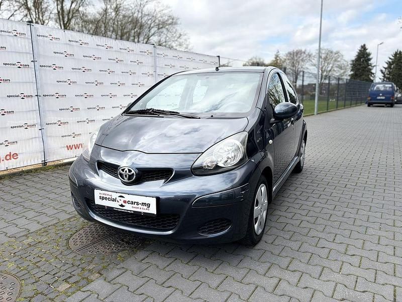 Gebraucht Toyota Aygo Basis 68 PS (50 kW) 2010 Grau Kleinwagen