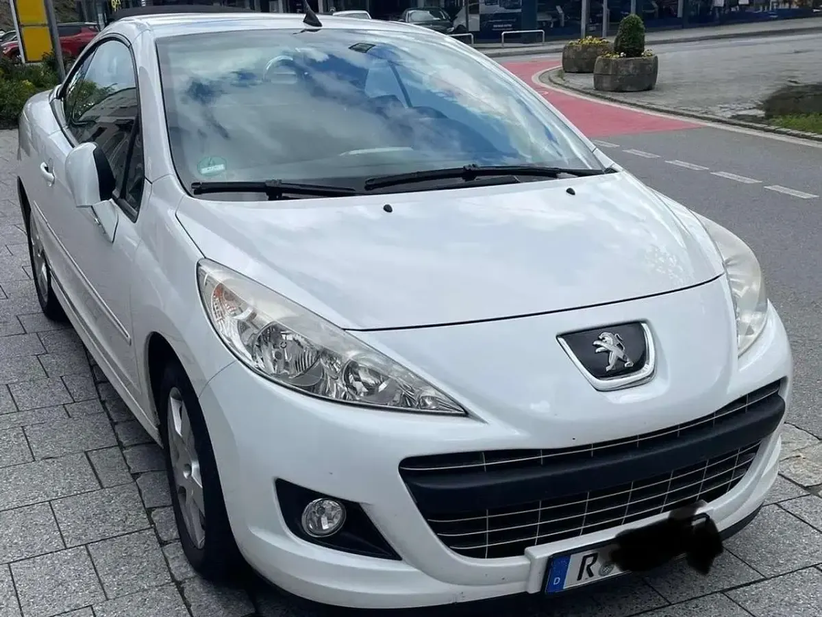 Gebraucht Peugeot 207 CC 120 PS (88 kW) 2013 Weiß Cabrio