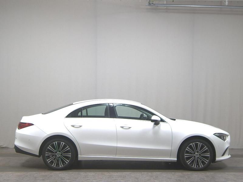 Weiss Gebraucht 2021 Mercedes CLA200 Progressive Limousine | 19.980 € (Superpreis) - Bild 1/4