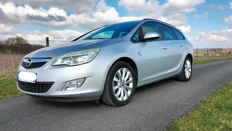 Gebraucht Opel Astra 110 PS (80 kW) 2012 Silber Kombi