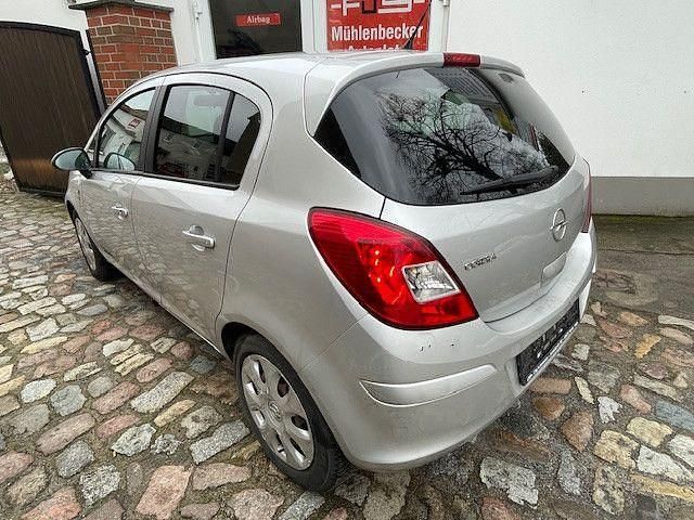 Gebraucht Opel Corsa 87 PS (63 kW) 2010 Silber Kleinwagen