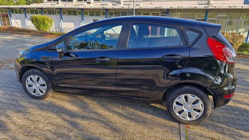 Gebraucht Ford Fiesta Ambiente 60 PS (44 kW) 2016 Schwarz Limousine