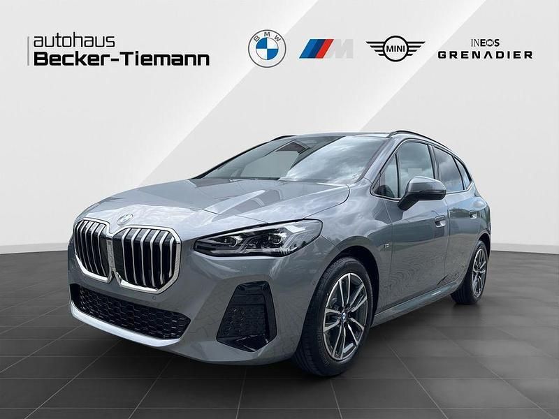 Skyscraper grau Neu 2025 BMW 218 Active Tourer Exclusive Van / Kleinbus | 42.897 € (Teuer) - Bild 1/4