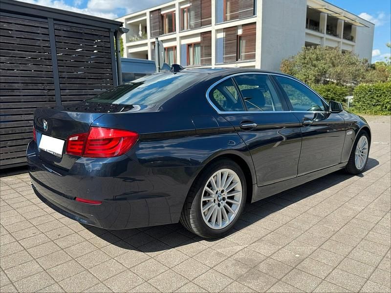 Gebraucht BMW 530 Comfort Edition 258 PS (189 kW) 2012 Blau Limousine