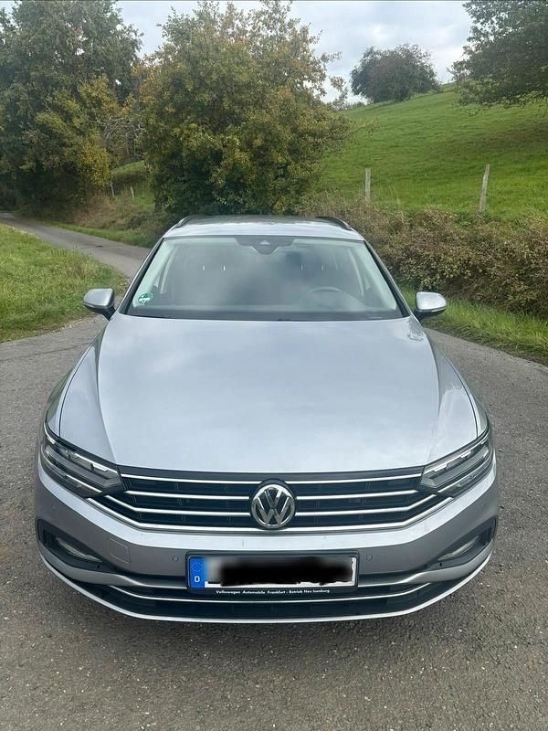 Silber Gebraucht 2019 VW Passat Kombi | 16.500 € (Guter Preis) - Bild 1/4