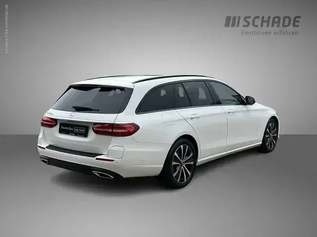 Gebraucht Mercedes E300 Avantgarde 306 PS (225 kW) 2023 Weiß Limousine
