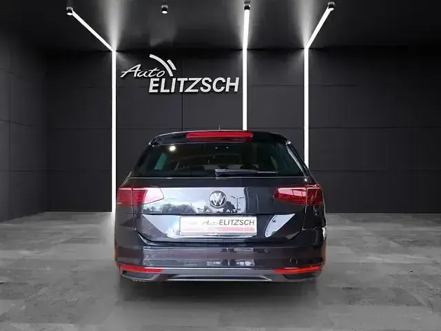 Gebraucht VW Passat Business 150 PS (110 kW) 2023 Schwarz Kombi
