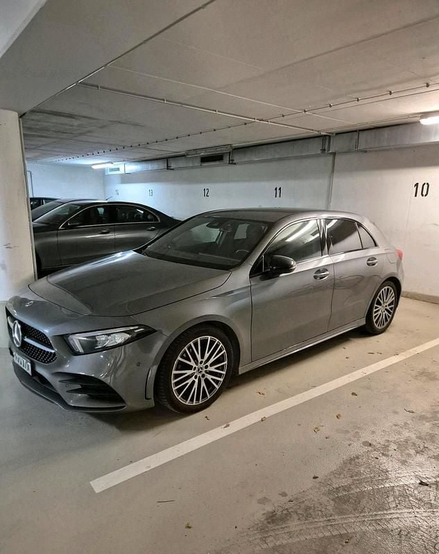 Grau Gebraucht 2022 Mercedes A200 AMG line Limousine | 29.900 € (Fairer Preis) - Bild 1/4