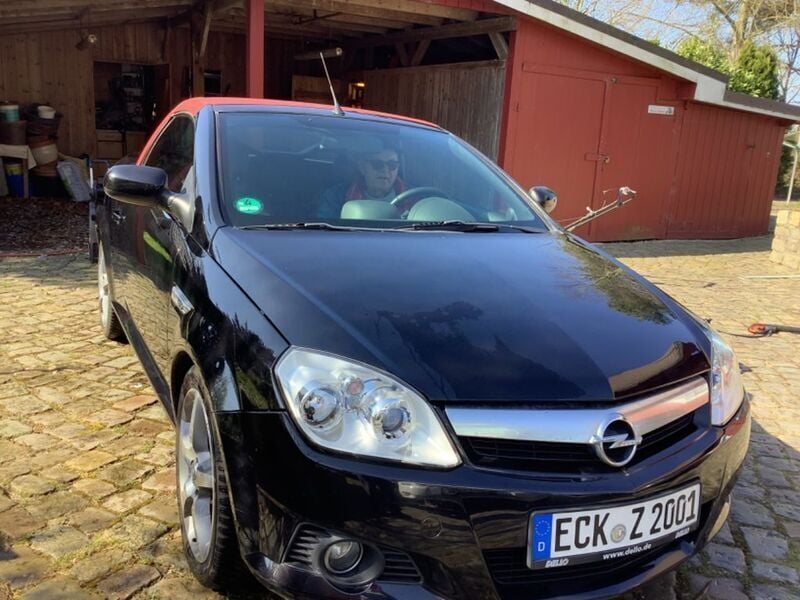 Schwarz Gebraucht 2008 Opel Tigra Cabrio | 3.499 € (Etwas zu teuer) - Bild 1/4