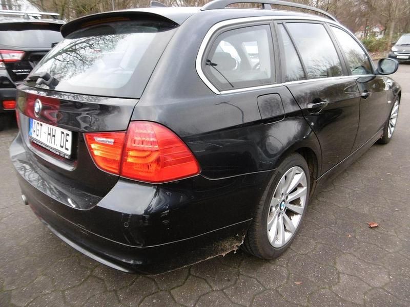 Gebraucht BMW 325 Sport Line 218 PS (160 kW) 2009 Schwarz Kombi