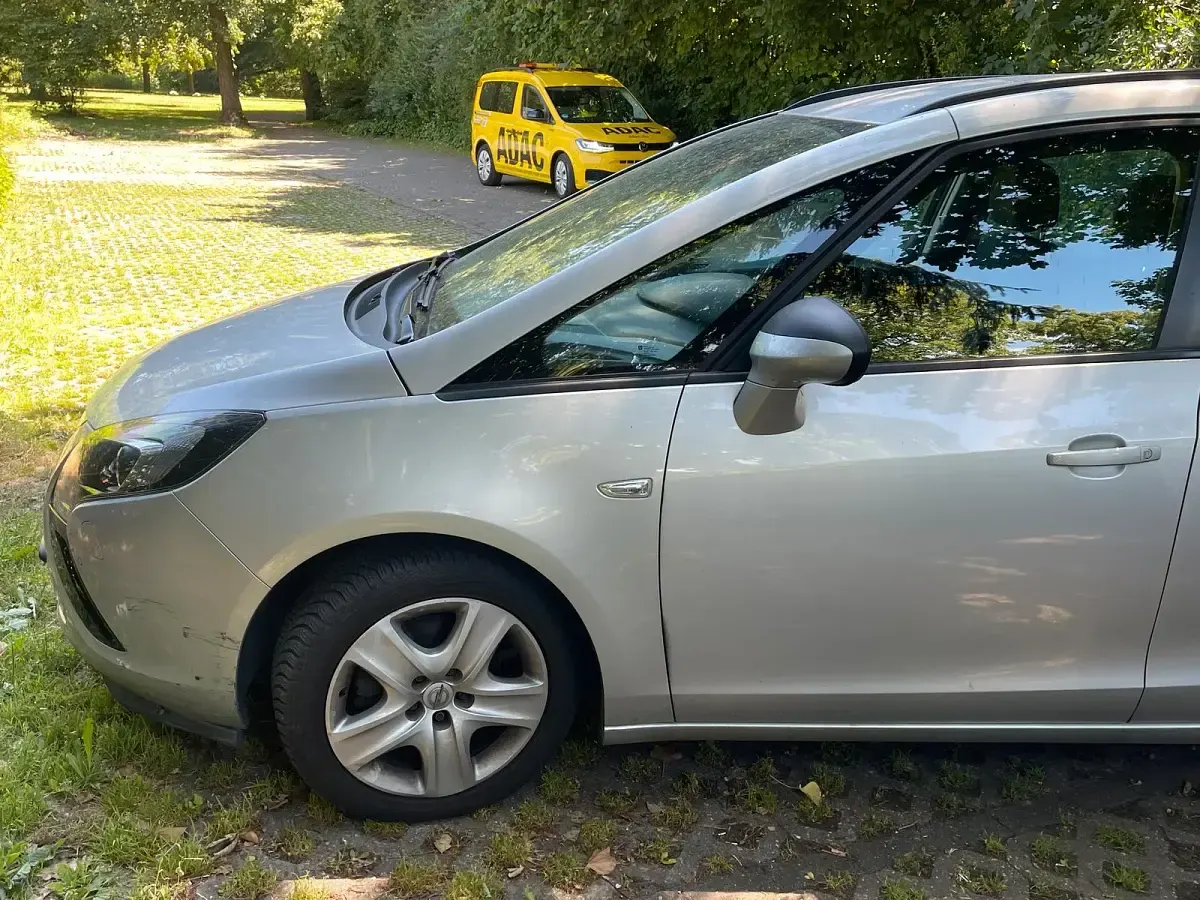 Gebraucht Opel Zafira 130 PS (95 kW) 2012 Silber Van / Kleinbus