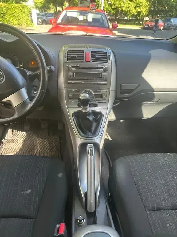 Gebraucht Toyota Auris 101 PS (74 kW) 2010 Silber Kleinwagen