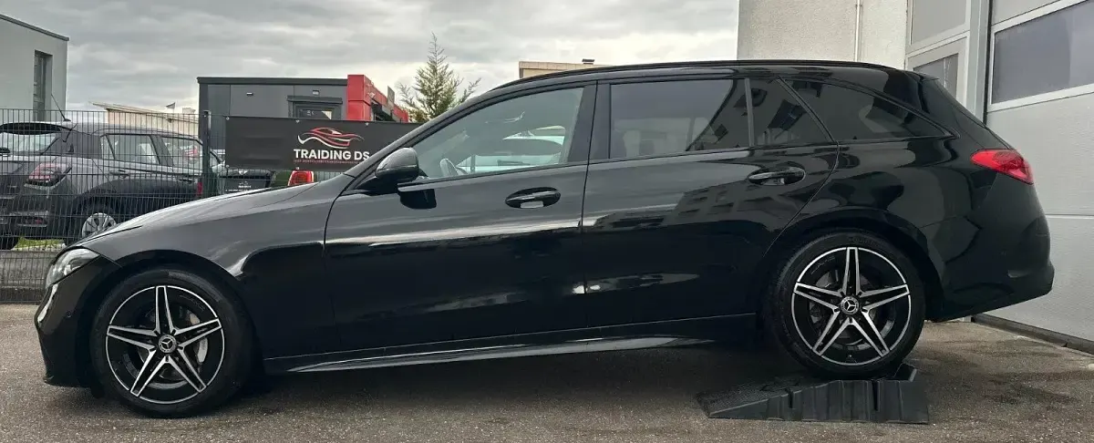 Gebraucht Mercedes C200 AMG line 163 PS (119 kW) 2023 Schwarz/baltic black Kombi
