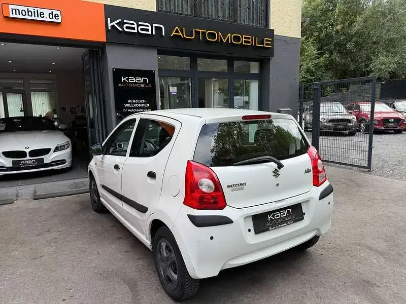 Gebraucht Suzuki Alto 68 PS (50 kW) 2012 Weiß Kleinwagen