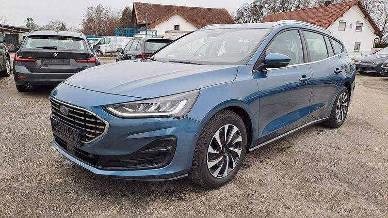 Blau Gebraucht 2023 Ford Focus Titanium Limousine | 13.690 € (Fairer Preis) - Bild 1/4