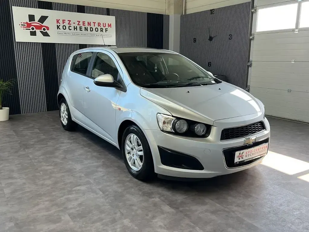 Gebraucht Chevrolet Aveo LT 101 PS (74 kW) 2012 Silber Limousine