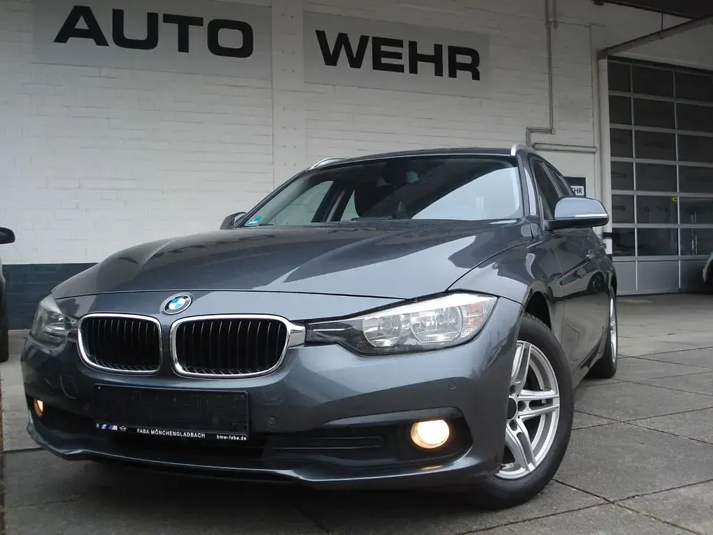 Gebraucht BMW 320 Advantage 190 PS (139 kW) 2016 Grau Limousine