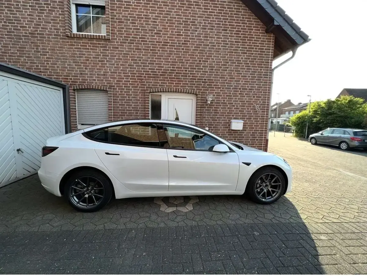 Gebraucht Tesla Model 3 RWD 239 kW (325 PS) 2022 Weiß Limousine