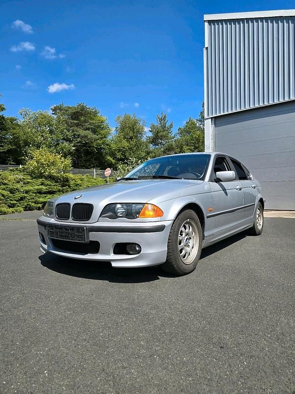 Silber Gebraucht 1999 BMW 323 Limousine | 2.450 € (Guter Preis) - Bild 1/4