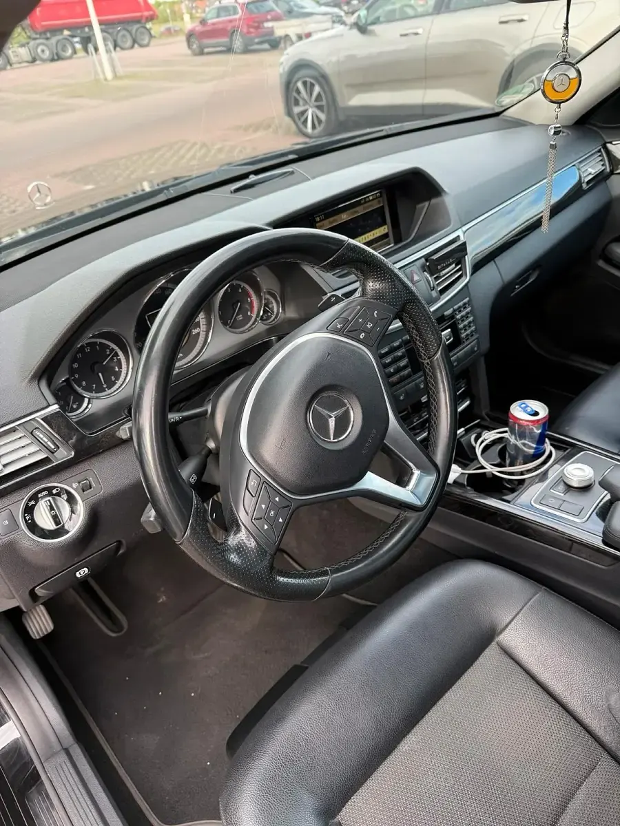 Gebraucht Mercedes E350 Avantgarde 265 PS (194 kW) 2012 Schwarz Limousine