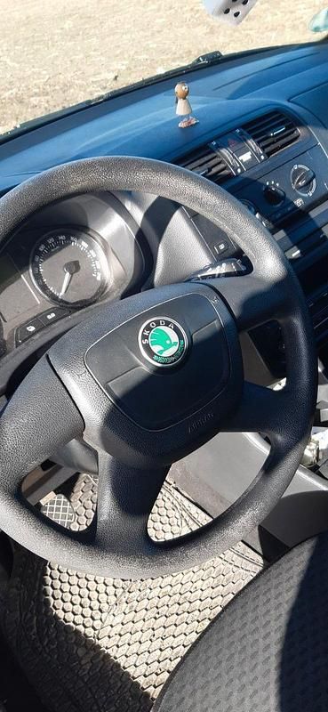 Gebraucht Skoda Fabia 75 PS (55 kW) 2010 Silber Kleinwagen