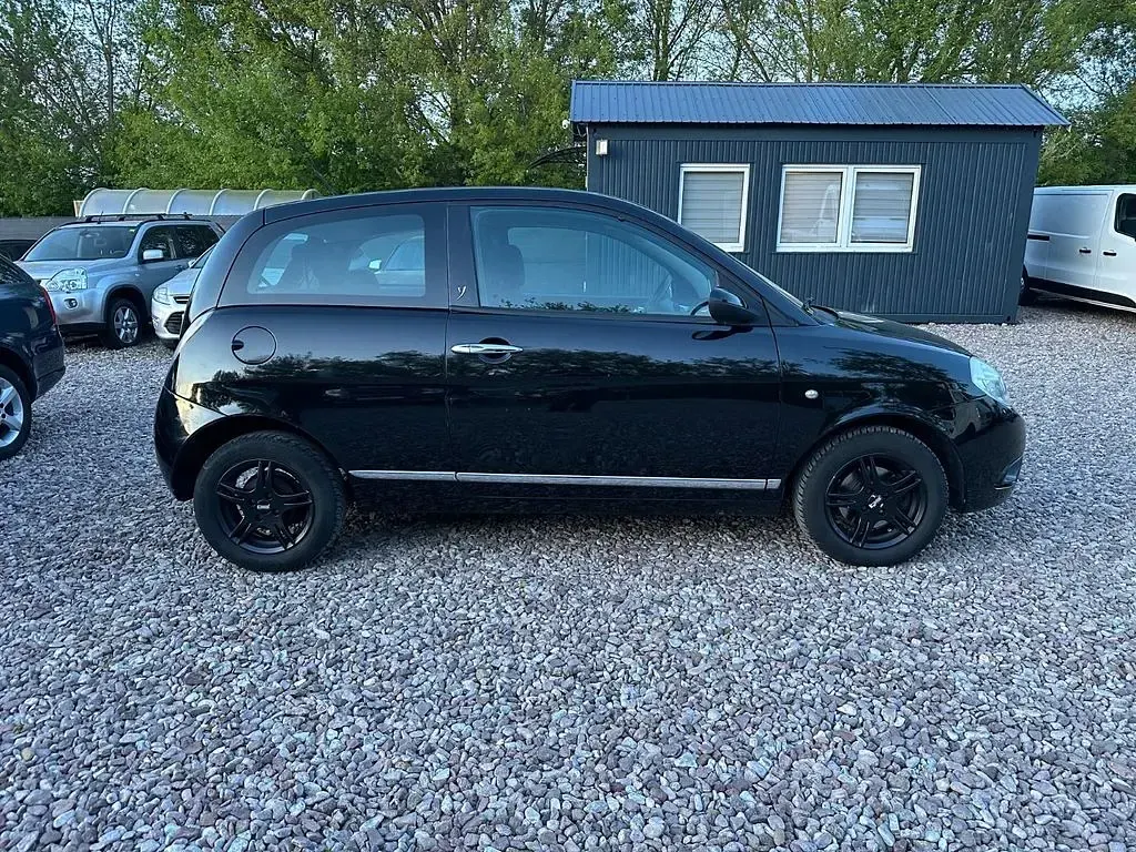 Second-hand Lancia Ypsilon 77 CP (56 kW) 2007 Negru Hatchback