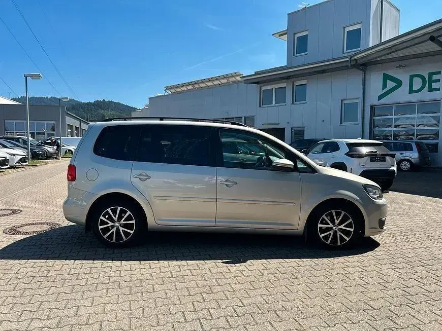Gebraucht VW Touran Comfortline 140 PS (102 kW) 2011 Gold Van / Kleinbus