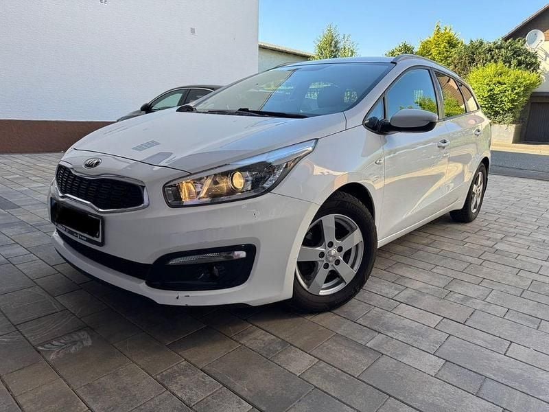 Weiß Gebraucht 2016 Kia Ceed Sportswagon Kombi | 5.990 € (Guter Preis) - Bild 1/4