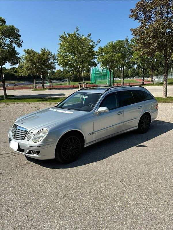 Silber Gebraucht 2007 Mercedes E350 Kombi | 8.499 € (Fairer Preis) - Bild 1/4