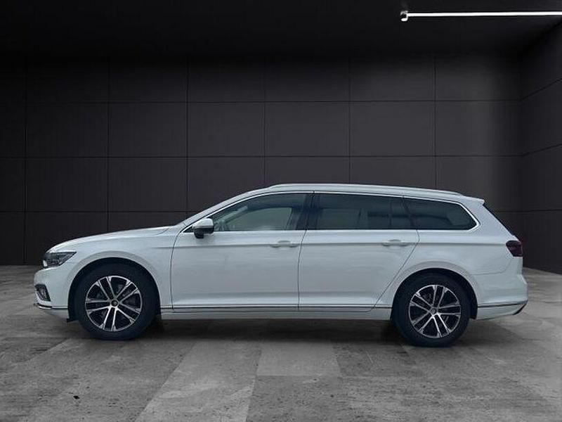 Gebraucht VW Passat Elegance 200 PS (147 kW) 2022 Pure white Kombi