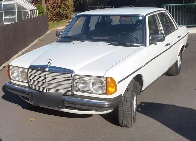 Gebraucht Mercedes E230 136 PS (100 kW) 1982 Weiß Limousine