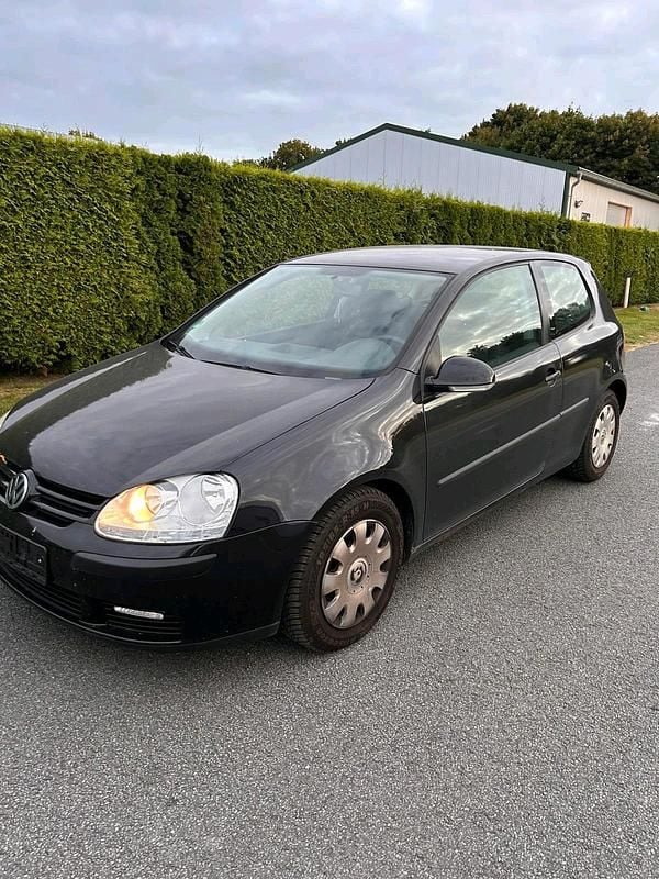 Schwarz Gebraucht 2004 VW Golf IV Kleinwagen | 499 € (Guter Preis) - Bild 1/4