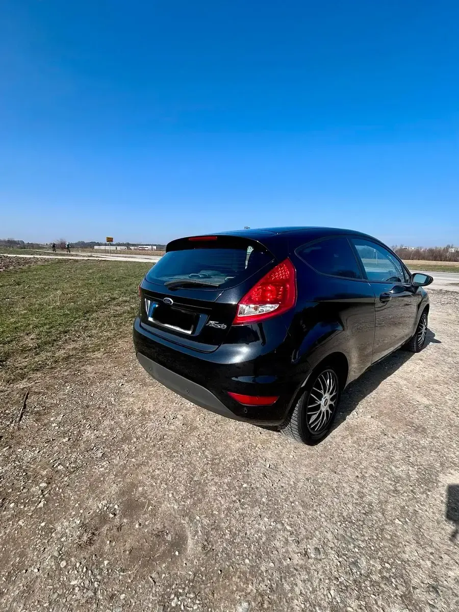 Gebraucht Ford Fiesta 97 PS (71 kW) 2012 Schwarz Kleinwagen
