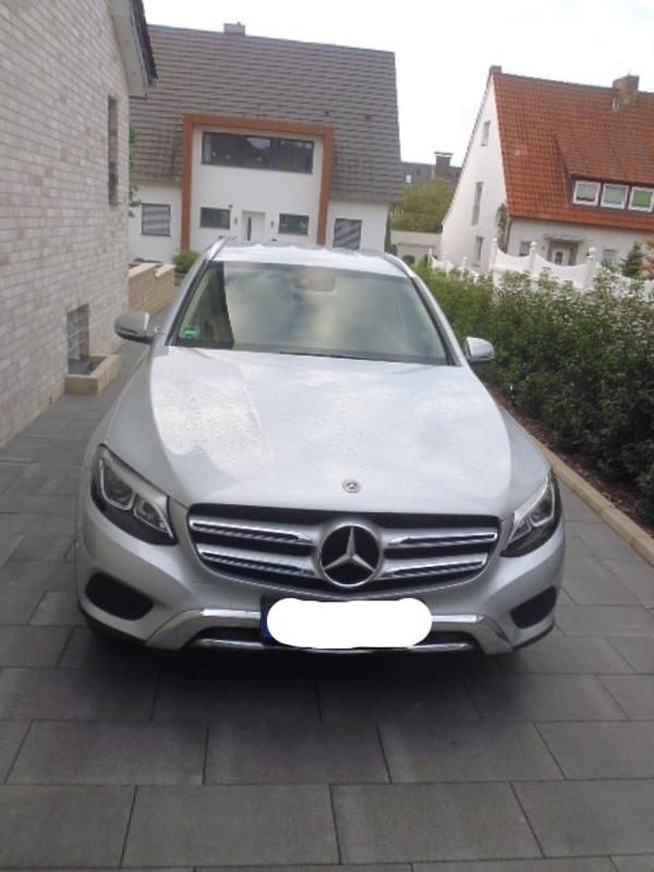 Silber Gebraucht 2019 Mercedes GLC250 SUV | 29.900 € (Fairer Preis) - Bild 1/4