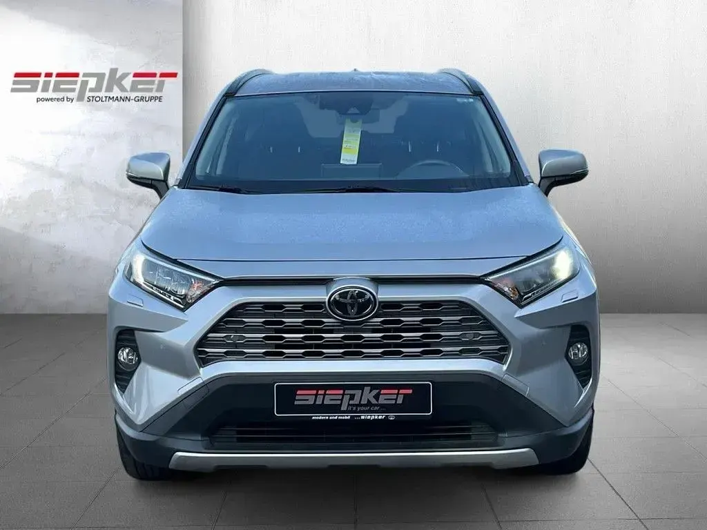 Gebraucht Toyota RAV4 Club 175 PS (128 kW) 2019 Silber SUV