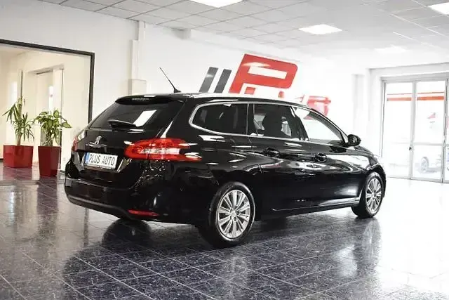 Gebraucht Peugeot 308 Allure 131 PS (96 kW) 2021 Schwarz perla nera Kombi